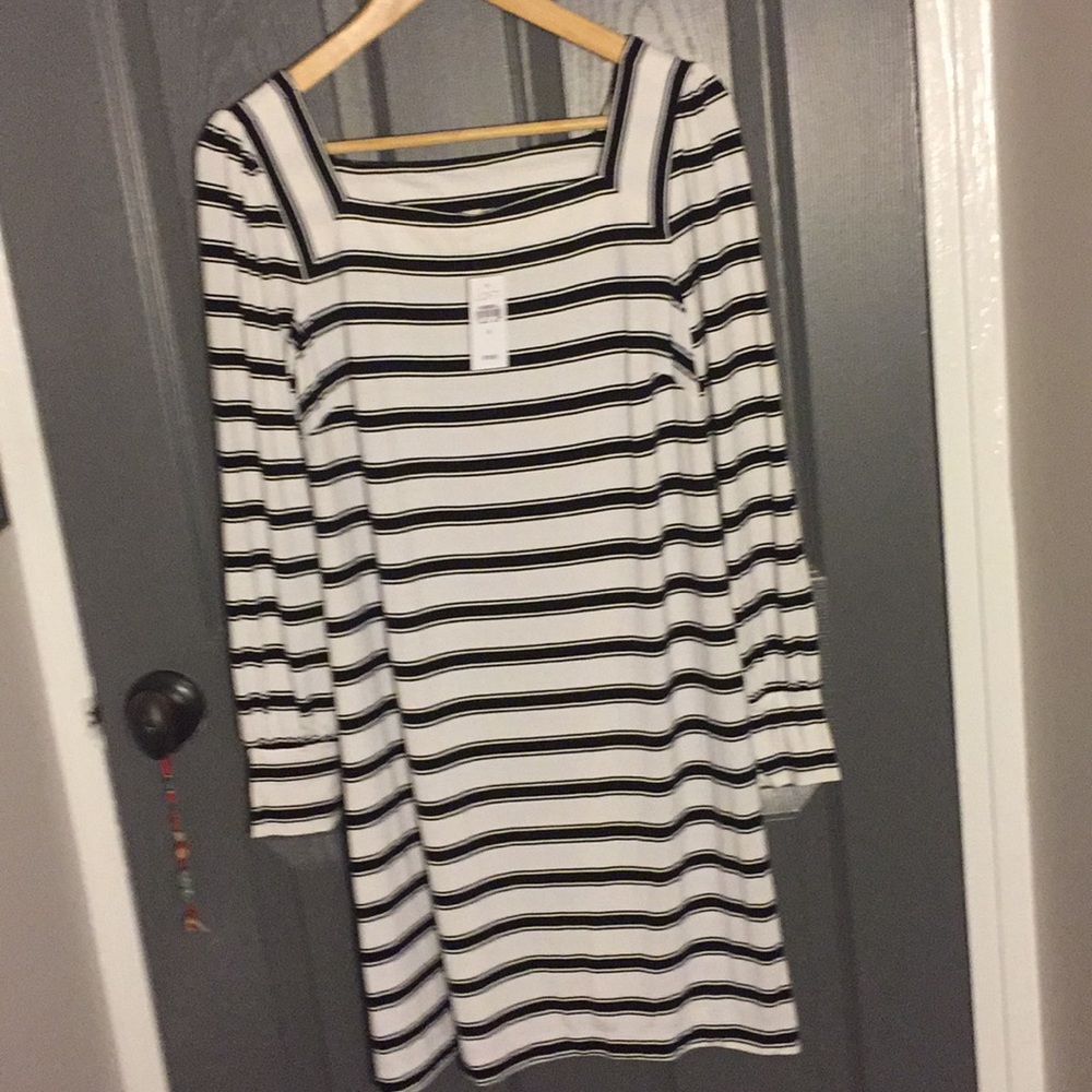 Flirty fun NWT Loft casual dress with bold stripes